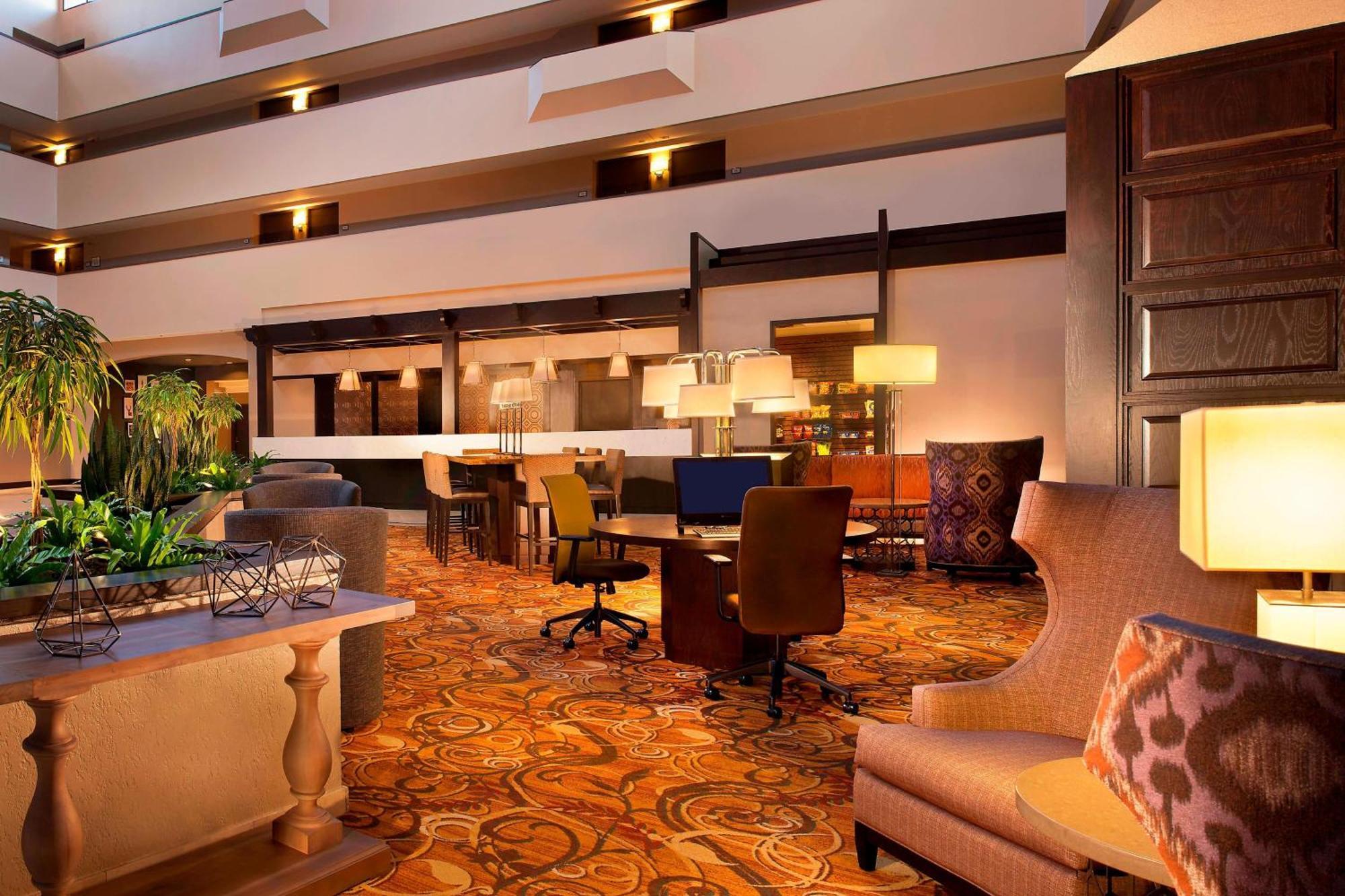 Sheraton Minneapolis West Hotel 4*