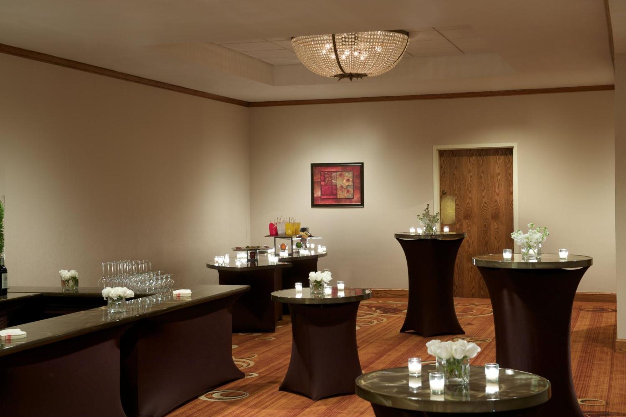Sheraton Minneapolis West Hotel