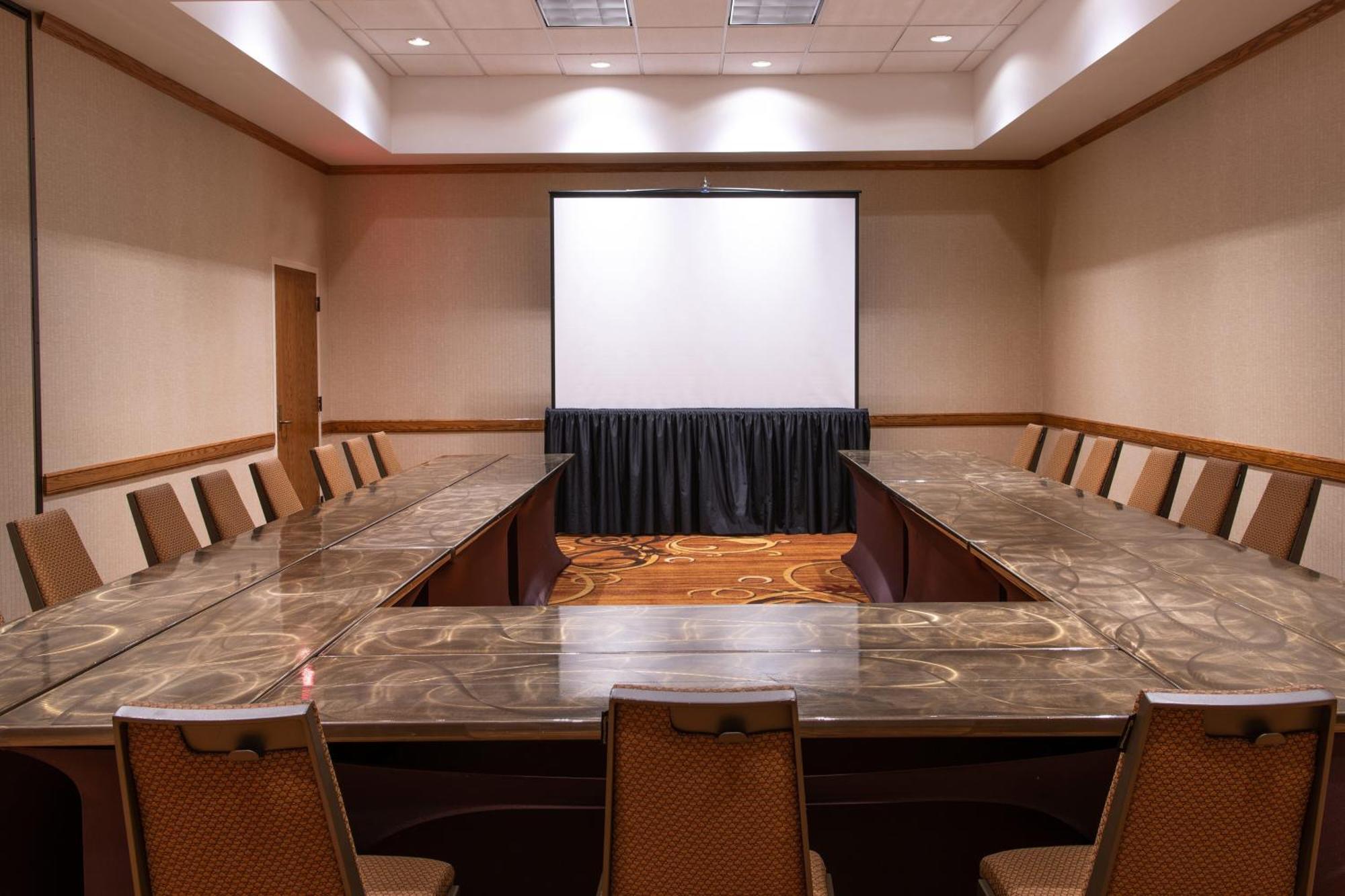 Sheraton Minneapolis West Hotel 4*