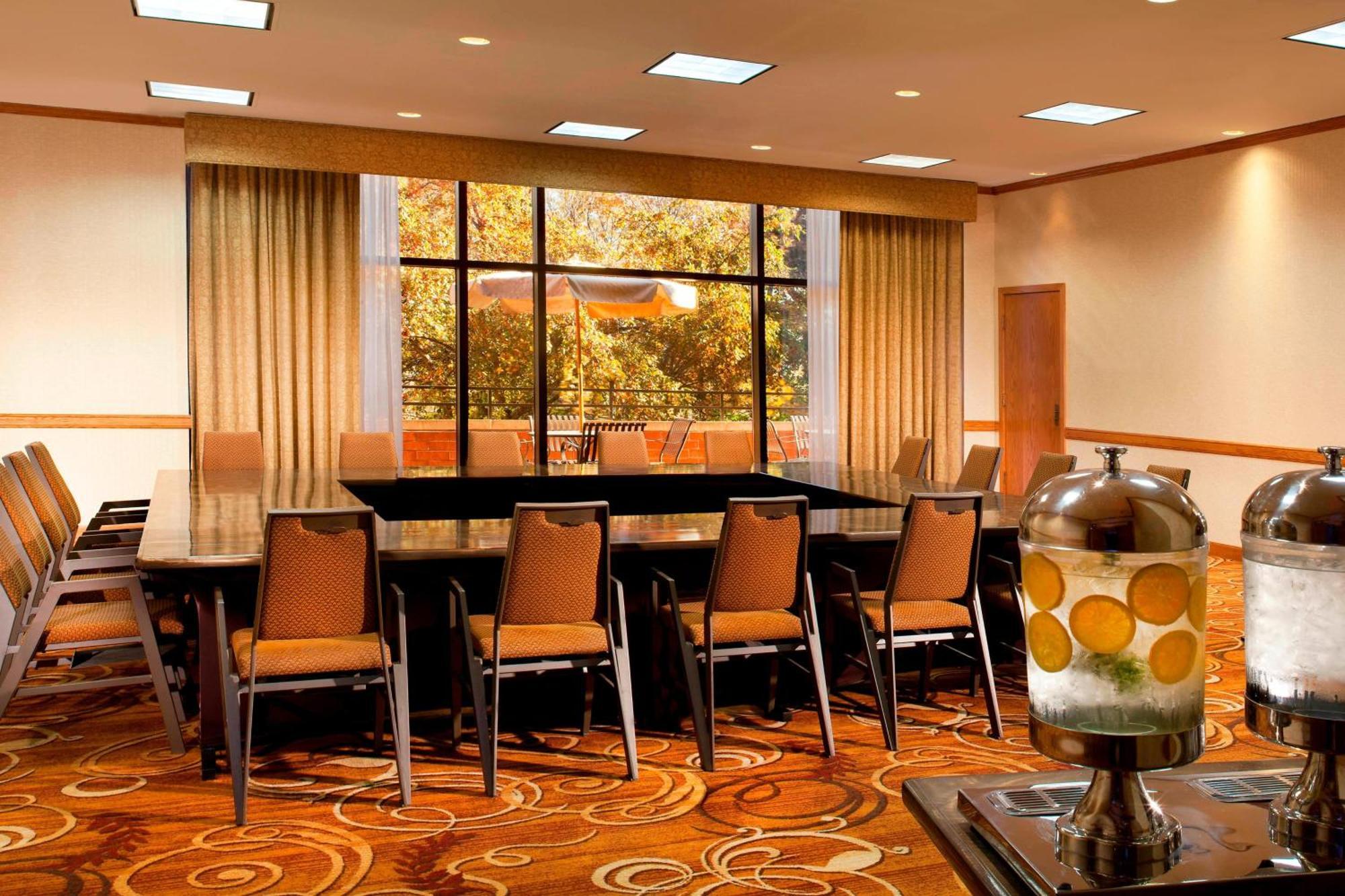 Sheraton Minneapolis West Hotel Minnetonka