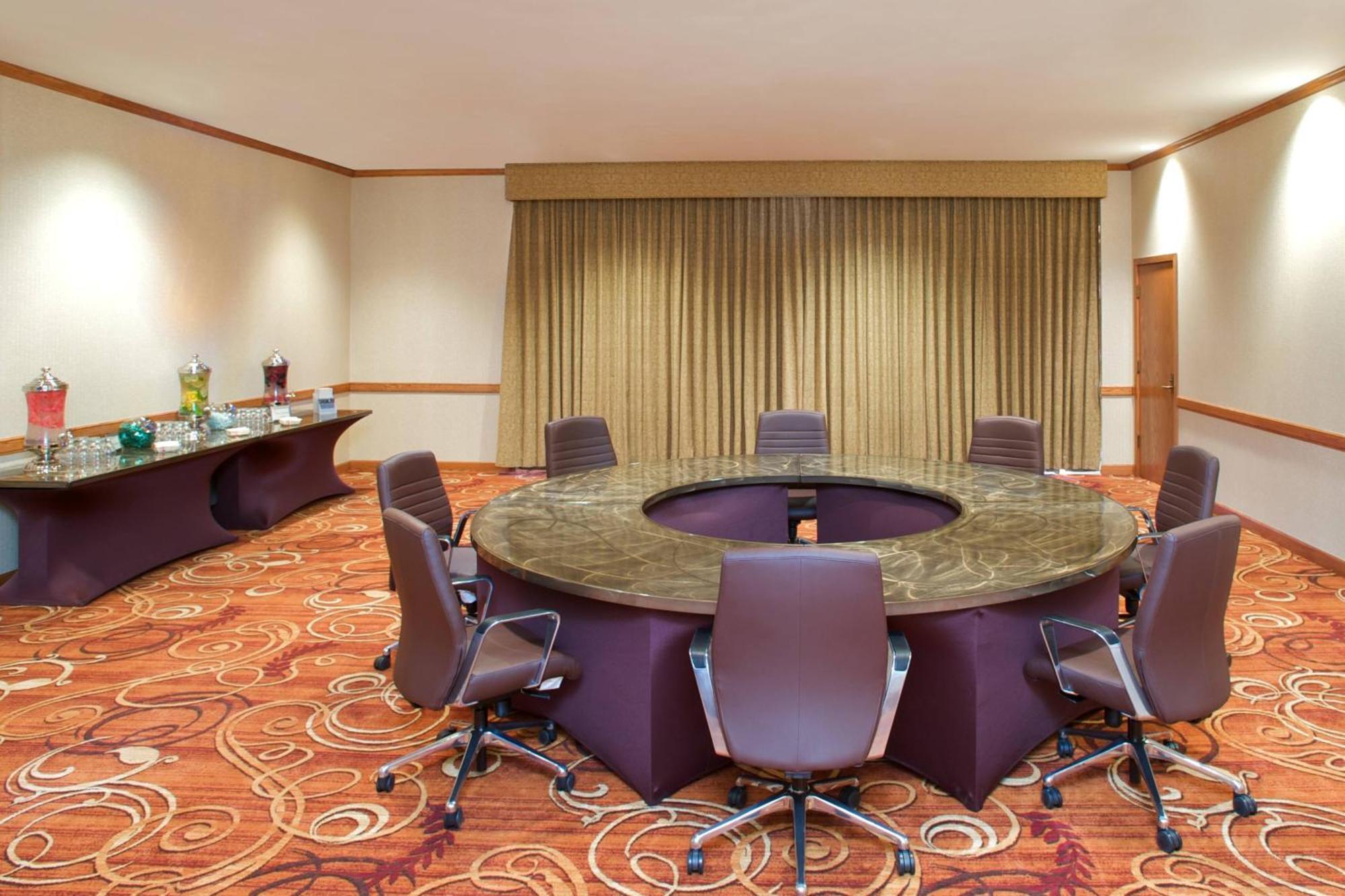 Sheraton Minneapolis West Hotel 4*