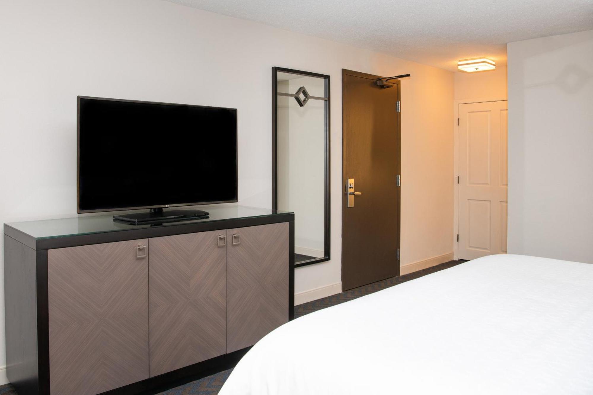 Sheraton Minneapolis West 4*