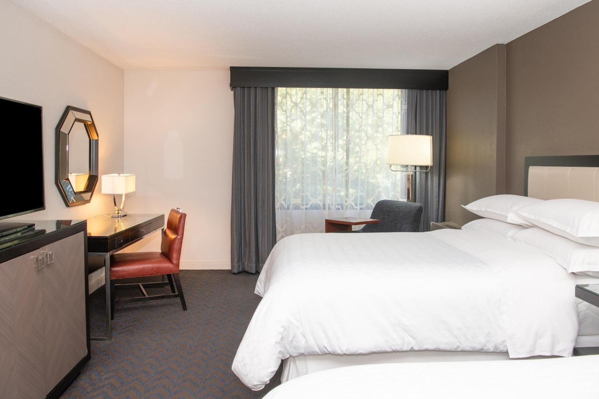 Sheraton Minneapolis West Hotel 4*