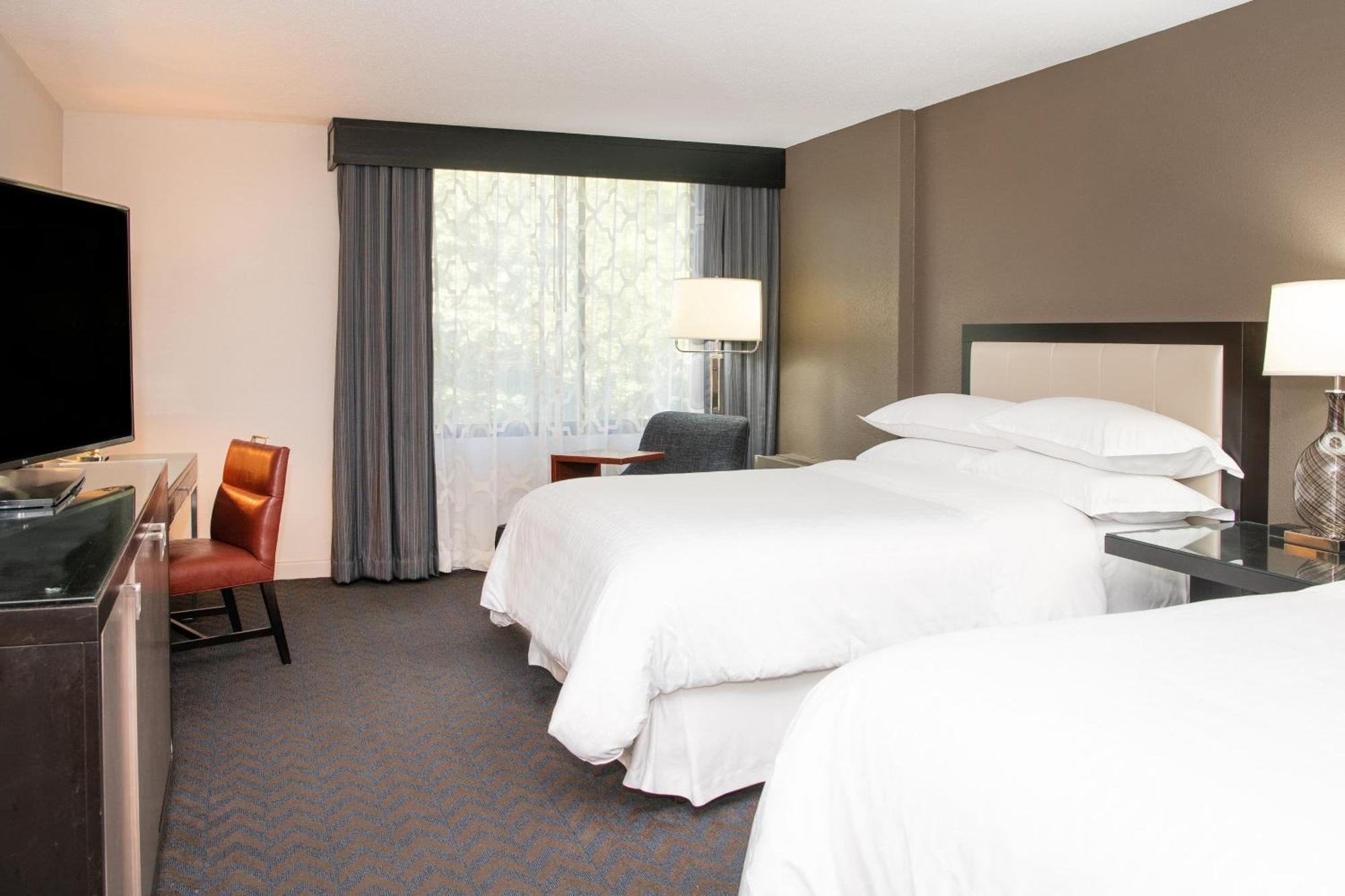 Sheraton Minneapolis West Hotel