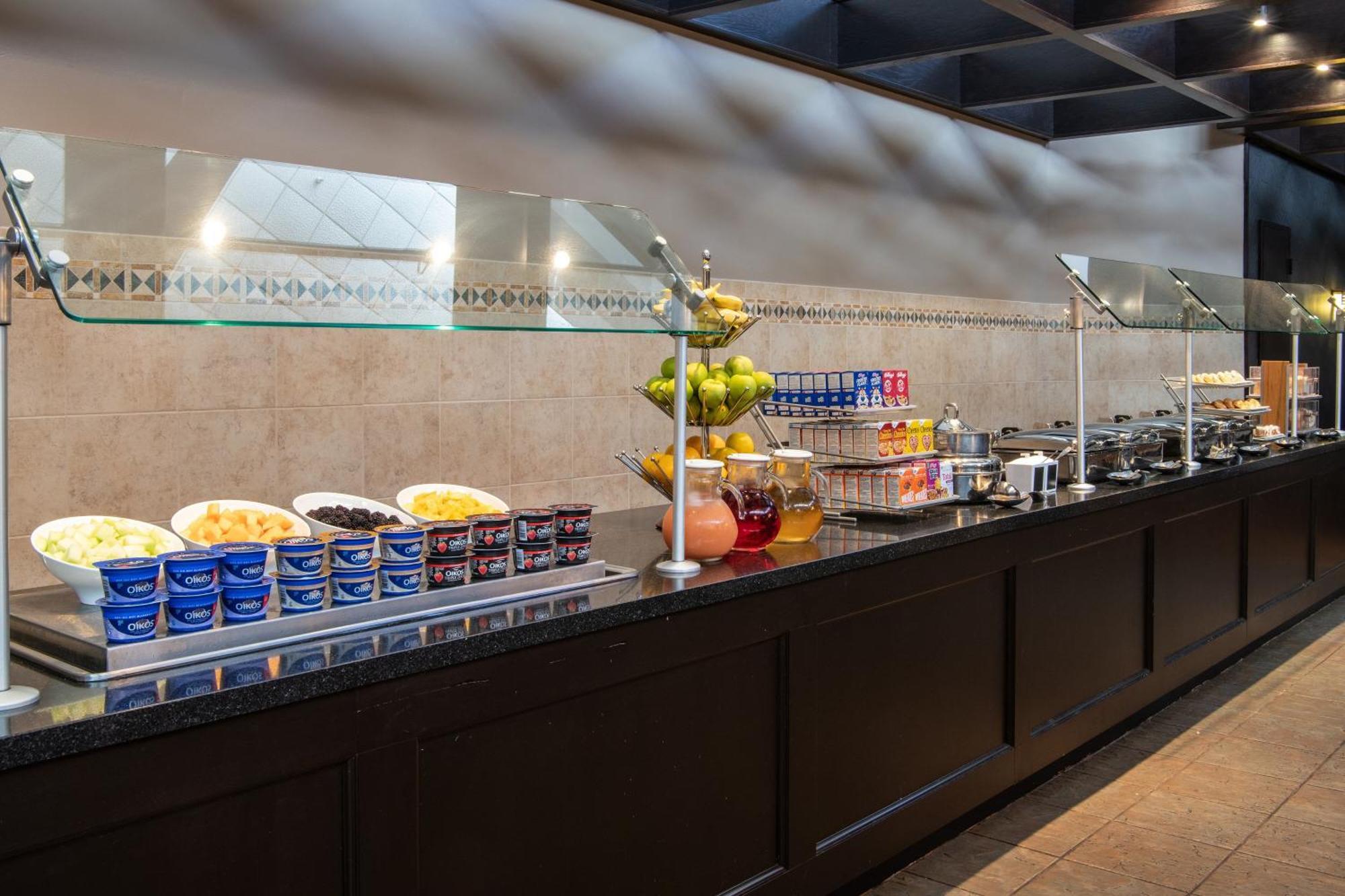 Sheraton Minneapolis West Hotel 4*