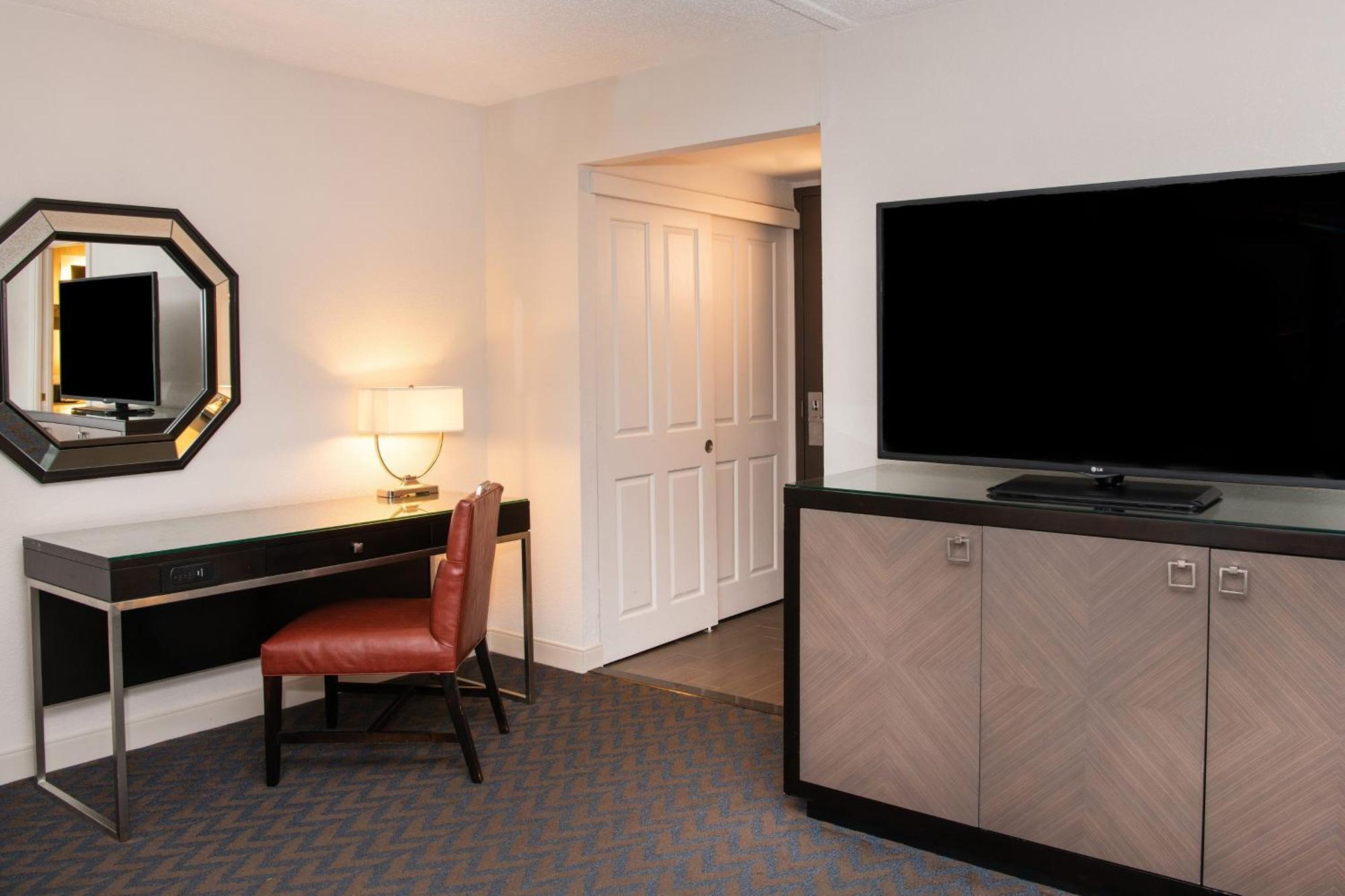 Sheraton Minneapolis West 4*