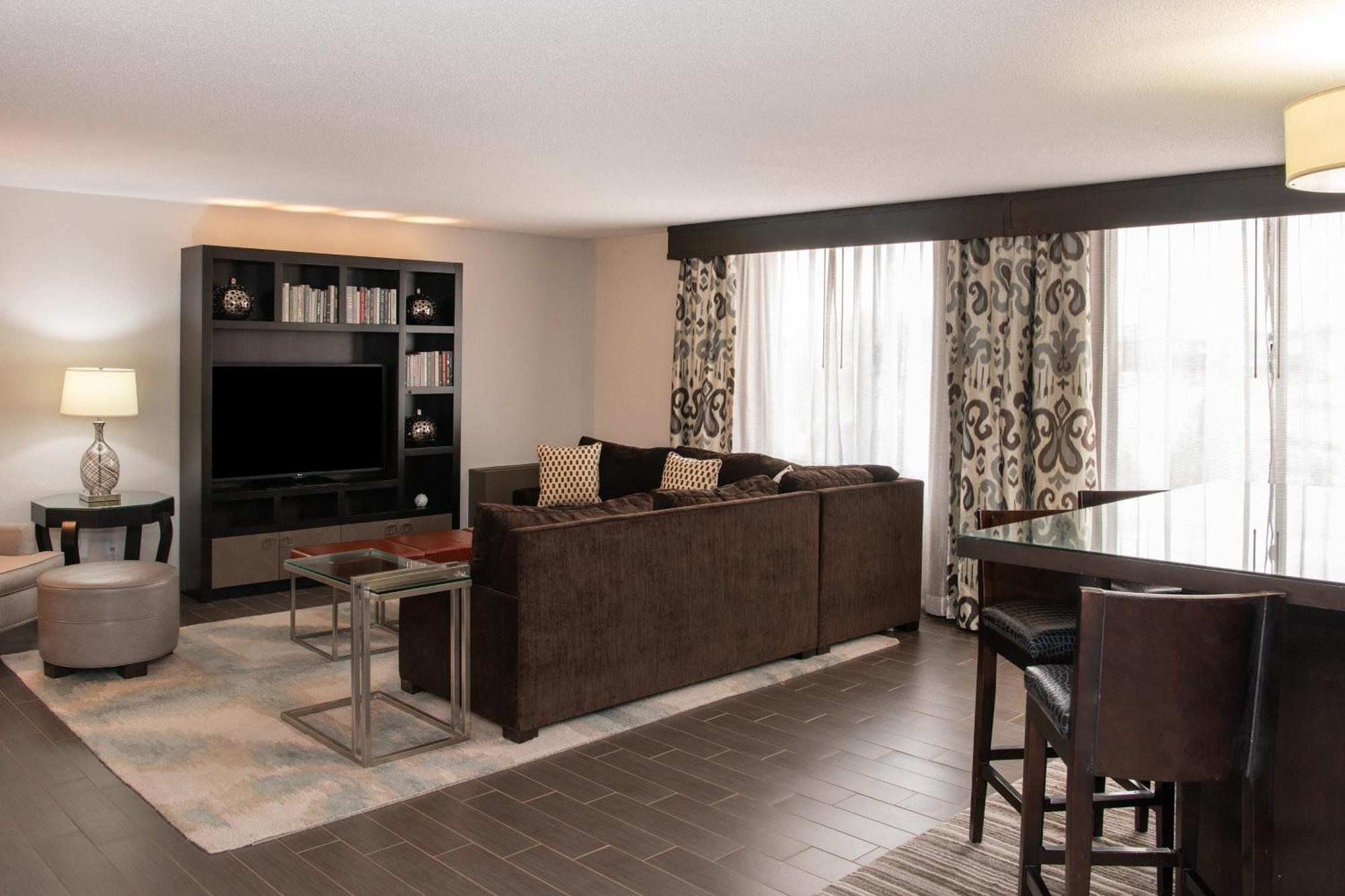 Sheraton Minneapolis West Hotel 3*