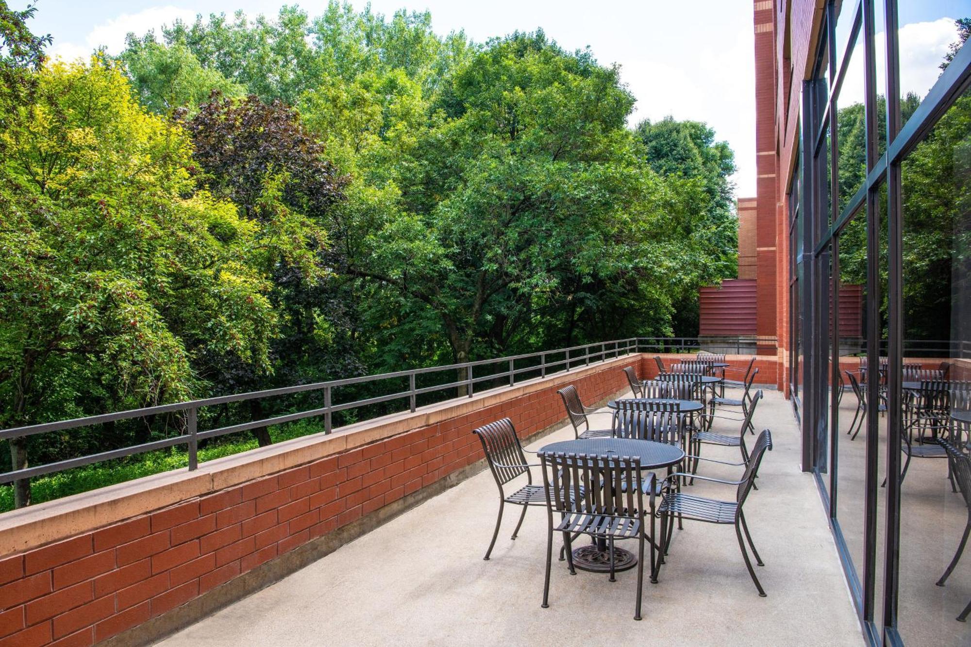 Sheraton Minneapolis West 4*